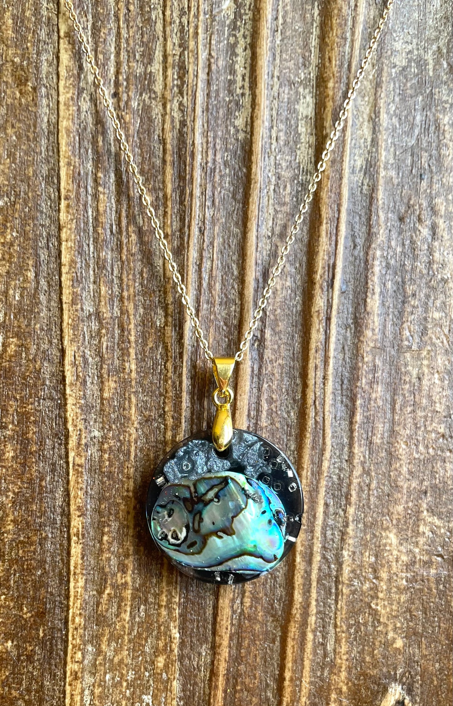 Round abalone pendant