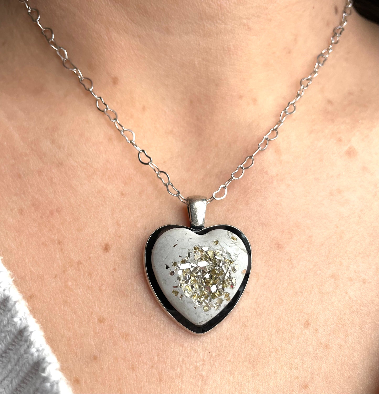 Small resin and cement heart necklace