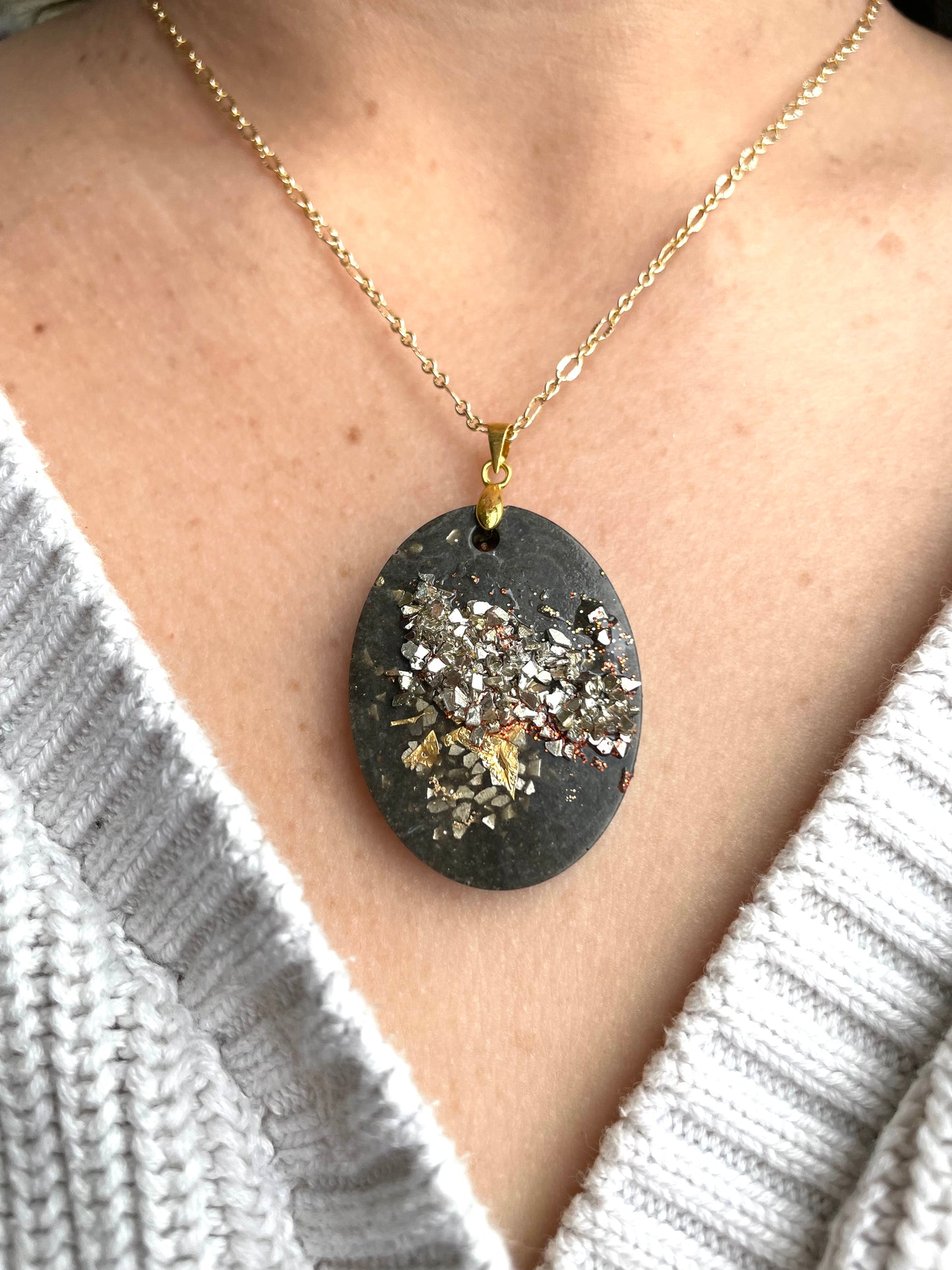 Oblong resin and cement necklace