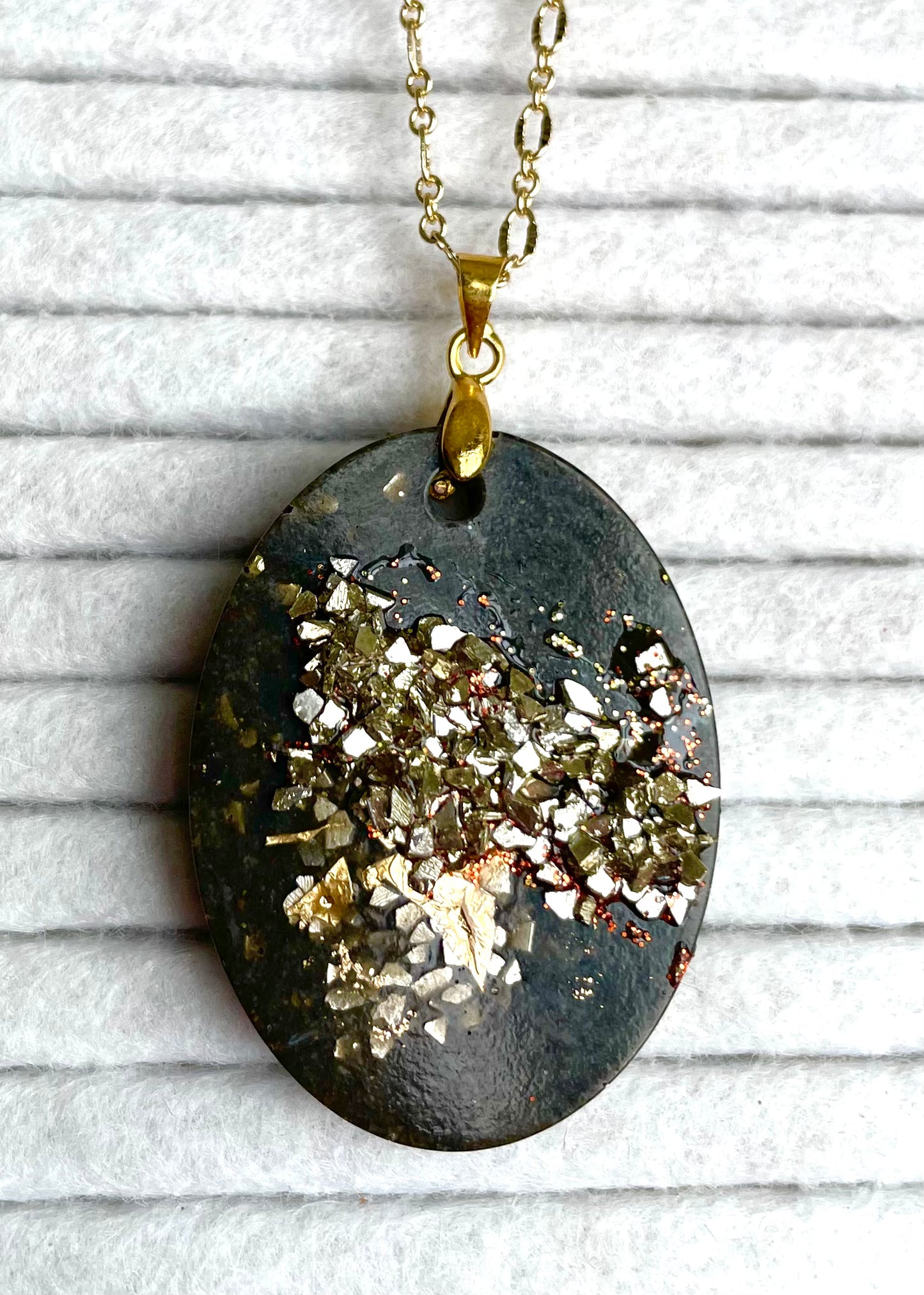 Oblong resin and cement necklace